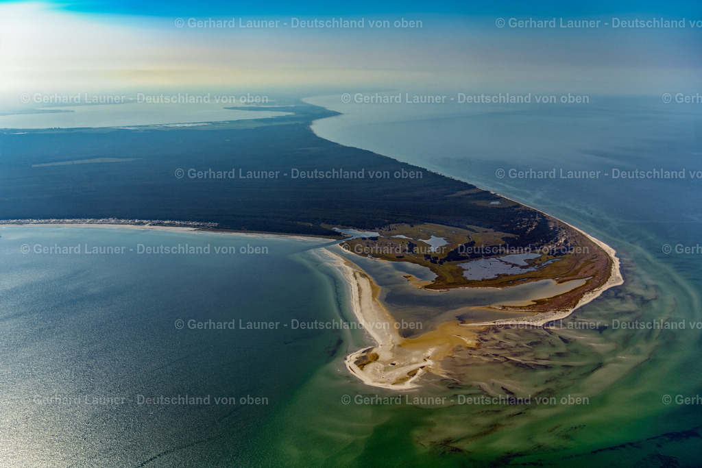 4061852 | Nationalpark Vorpommersche Boddenlandschaft, BORN AM DARß 08.09.2021 Sandbank- Landfläche durch Strömungen unter der Meeres- Wasseroberfläche Darsser Ort in Born am Darß im Bundesland Mecklenburg-Vorpommern.