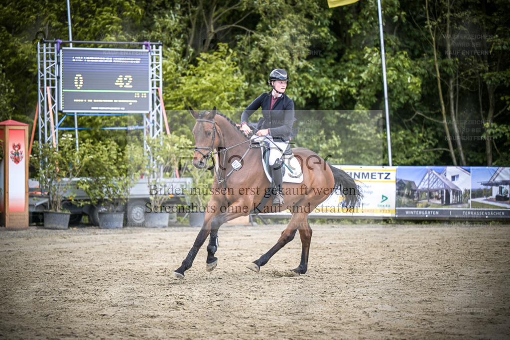 DOS_2648 | Entdecke hochwertige Reitturnierfotos von Foto Oger. Professionell, emotional und authentisch – jetzt Lieblingsmomente im Shop bestellen. - Realisiert mit Pictrs.com