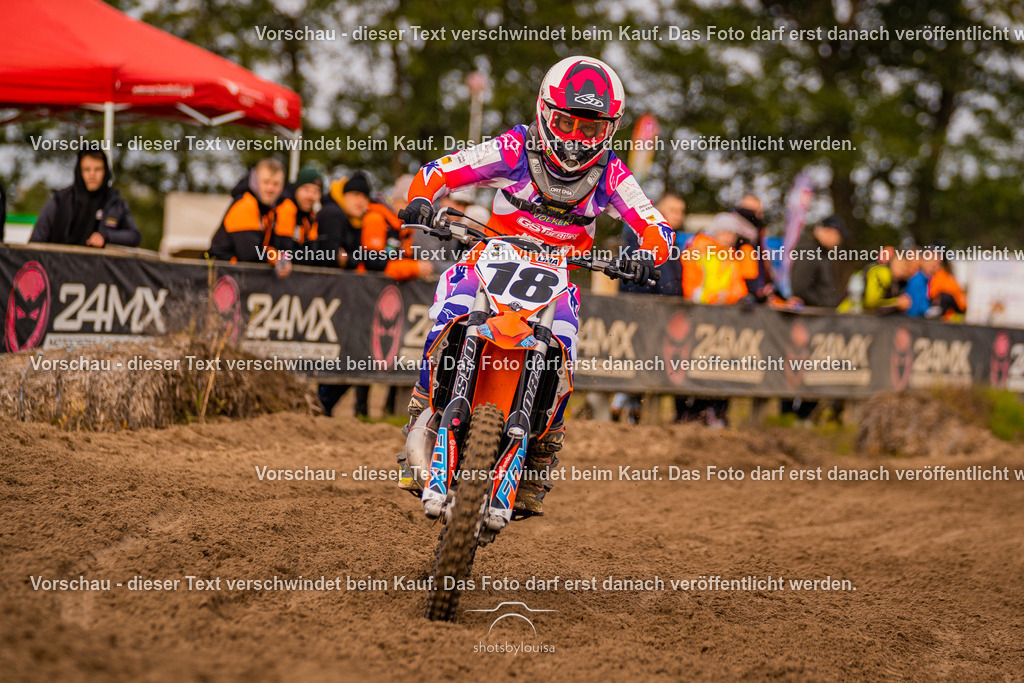 10_05_Dreetz-4250 | Sportfotografin aus Berlin-Brandenburg mit Fokus auf Motocross. Ich halte deine sportliche Leistung und echte Emotionen auf und neben der Strecke professionell fest. Entdecke die Fotos von deinem Rennen und bestelle sie direkt hier im Shop.