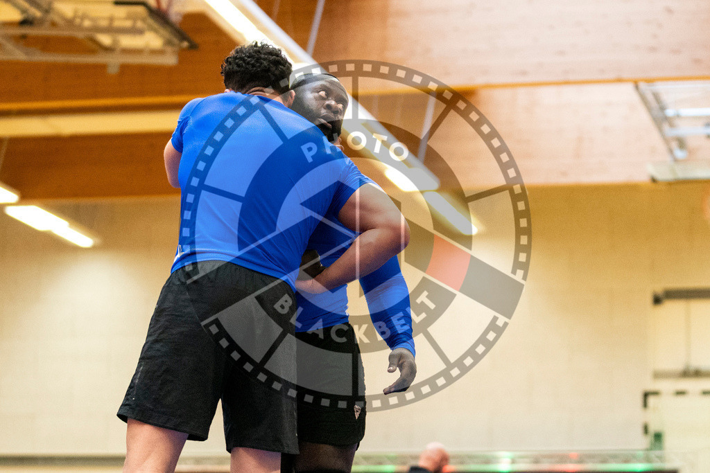 20231118PBB12960 | Fighters compete during the AJP Tour 600 Frankfurt Championship in Frankfurt/Main, Germany, on November 18, 2023.