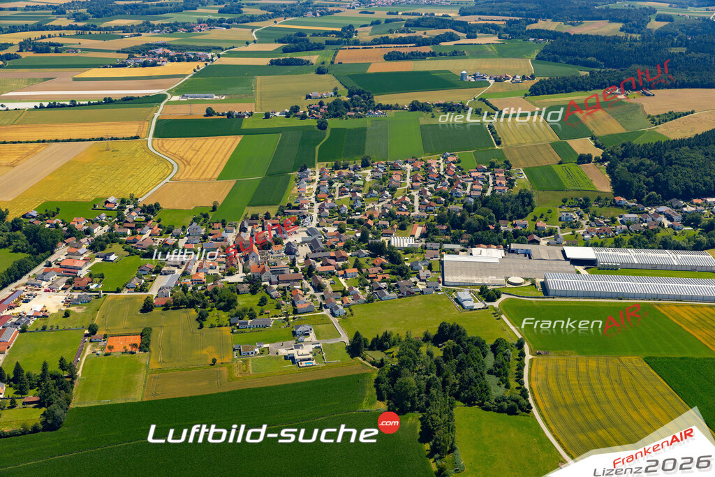 Das Luftbild der Stadt Roßbach wurde 2022 vom Flugzeug heraus erstellt (keine Drohnen-Aufnahmen) Aufnahmehöhe ca.450 Meter- hohe Bildauflösung und Druck-Qualität. Garantiert!