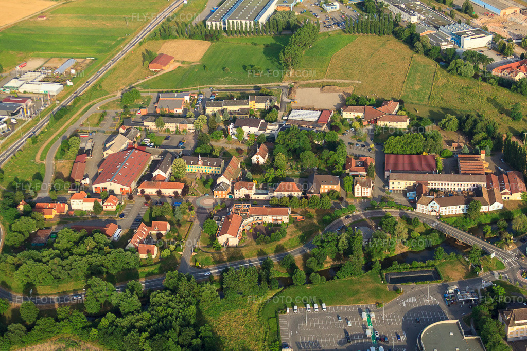 Aerial view: Protestant Foundation Sonnenhof in Bischwiller in the state Bas-Rhin, France. – Photo: IMG_30436.jpg taken on 07/09/2010 by Werner Riehm/FLY-FOTO.com – Resolution of the original: 4752 x 3168 px – Sonnenhof - Fondation protestante