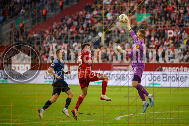 10.04.2026, GER, Fussball, Herren, 2. BL, Saison 2025/2026, Fortuna Düsseldorf - Holstein Kiel | Cedric Itten (Fortuna Düsseldorf) und Timon Weiner (Kiel) im Kampf um den Ball 