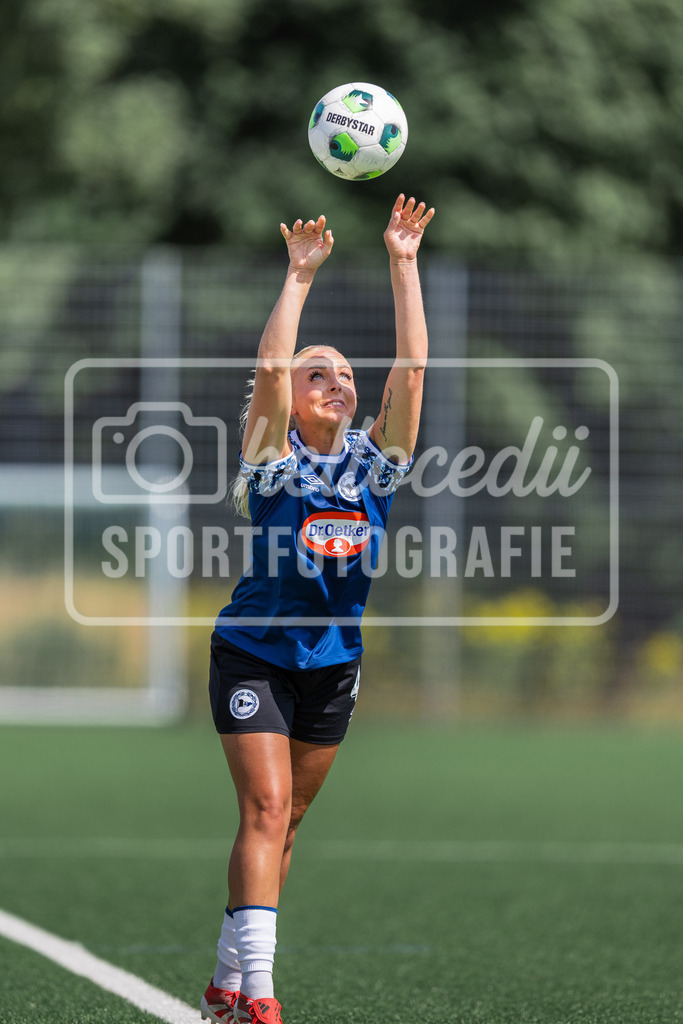 Fußball I Frauen I Freundschaftsspiel I DJK Arminia Ibbenbüren - DSC Arminia Bielefeld I 14889 | Celine Preuß (4, DSC Arminia Bielefeld) - Realisiert mit Pictrs.com