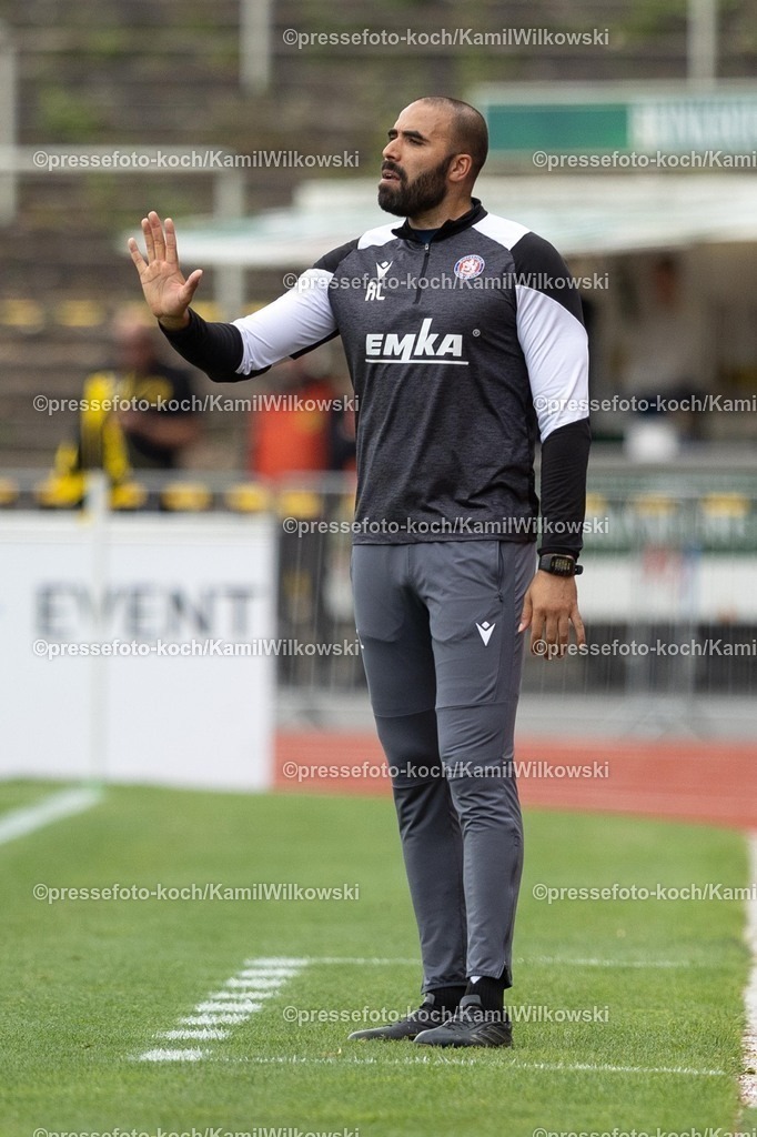 xkwi17082501028 | 17.08.2025, xkwix, Fußball, Regionalliga West, Borussia Dortmund U23 - Wuppertaler SV, Stadion Rote Erde: Adli Lachheb (Wuppertaler SV Co-Trainer) 