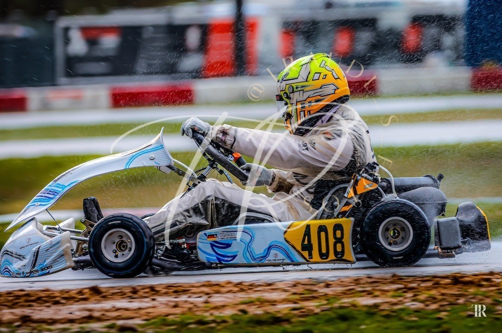 cc79f5576c0a478a93ef98b2ff9d1b4d | traudl_s_fotos