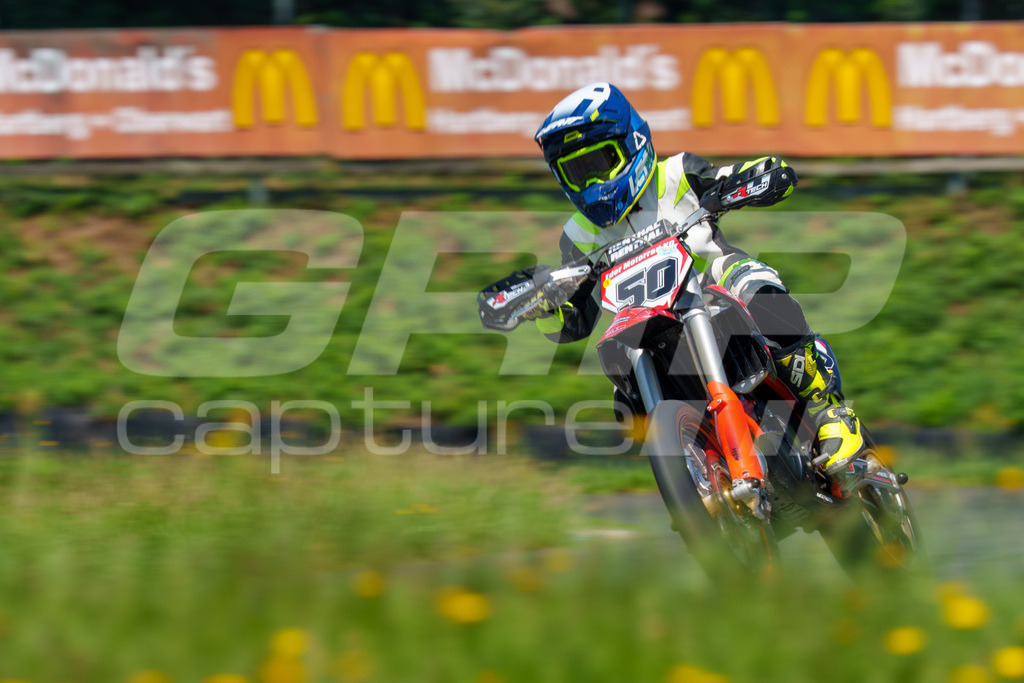 G-Cup + Supermoto Staatsmeisterschaft + Hungarian Supermoto Championship | GRIPcapture steht für authentische Sportfotografie in Österreich – für Momente, die mehr sind als Geschwindigkeit oder Ergebnis. Es geht um Emotion, Spannung, Fokus und den Augenblick, der oft nur einen Wimpernschlag dauert.Ob Motorsport, Teamsport oder 