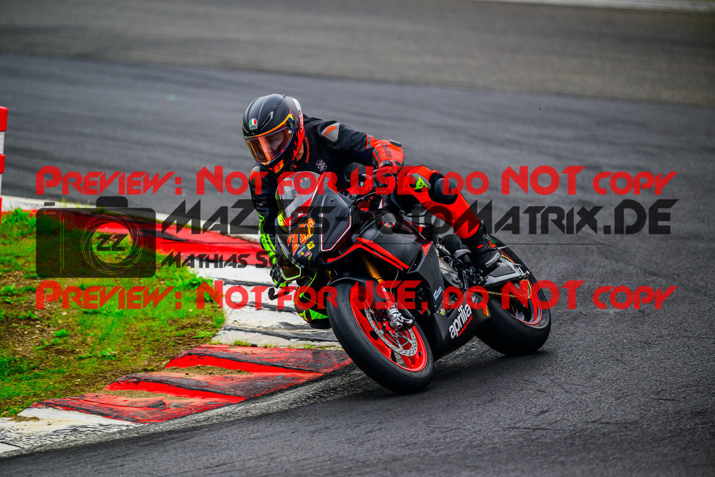 MaZZes_FotoMatrix_240717_6007705_3130 | GELB