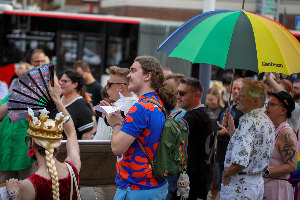 CSD_Moers_190725_091 | Bildergalerie von Sport-Ereignissen aber auch von weiteren spannenden Dingen - nicht nur vom Niederrhein. In Anlehnung an den bekannten Spruch von Hanns Dieter Hüsch heißt das Motto: "Niederrhein ist überall".  - Realisiert mit Pictrs.com