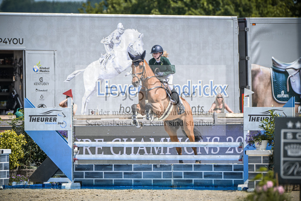 DOS_2427 | Entdecke hochwertige Reitturnierfotos von Foto Oger. Professionell, emotional und authentisch – jetzt Lieblingsmomente im Shop bestellen.Deutschlandweite Turnierfotografie. - Realisiert mit Pictrs.com