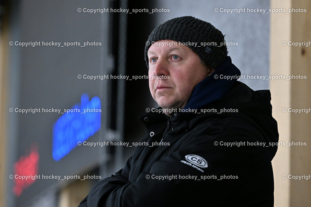 ESV Ferlach vs. UECR Eisbären Huben | Headcoach UECR EISBÄREN HUBEN Trojer Silvio, ESV Ferlach vs. UECR Eisbären Huben, ESV Ferlach vs. UECR Eisbären Huben am 31.10.2025 in Ferlach (HTC Eishalle Ferlach), Austria, (Photo by Bernd Stefan)