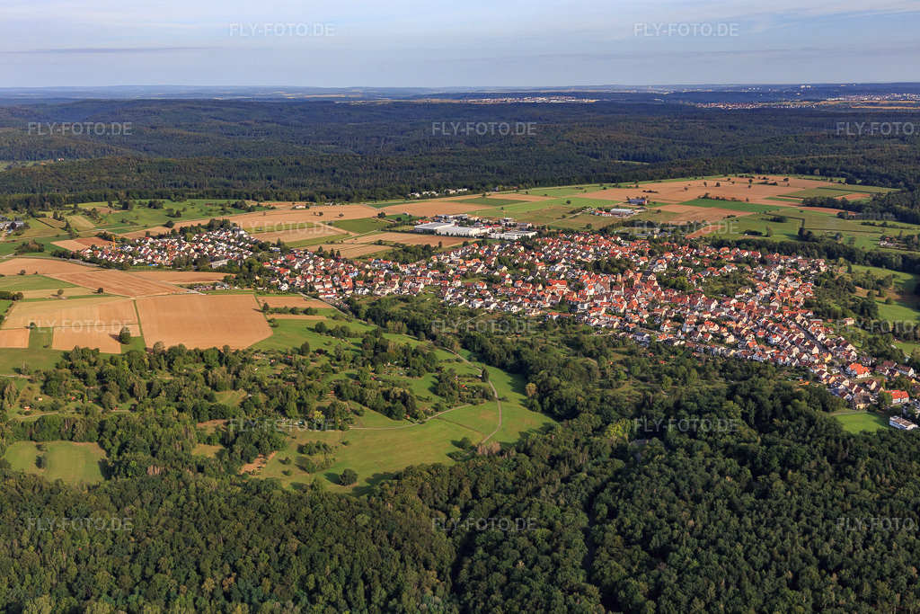 Luftbild: Ortsansicht aus Süden im Ortsteil Pfrondorf in Tübingen im Bundesland Baden-Württemberg in Deutschland. Foto: IMG_008607.jpg vom 27.08.2020 durch Werner Riehm/FLY-FOTO.de