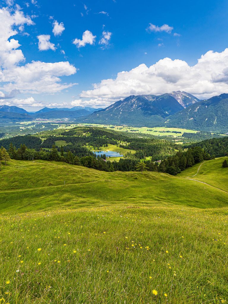 Blick vom Hohen Kranzberg auf das Karwendelgebirge und Estergebirge bei Mittenwald | Blick vom Hohen Kranzberg auf das Karwendelgebirge und Estergebirge bei Mittenwald.