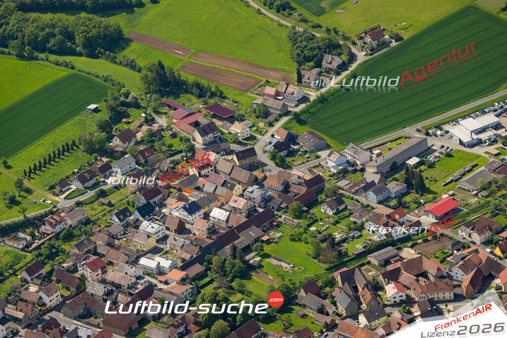 Das Luftbild zeigt : Schwebenried Arnstein - Die Luftaufnahme wurde 2024 vom UL-Flugzeug aus erstellt ( keine Drohne ) - Hochauflösende Luftaufnahme - Für grossformatige Ausdrucke geeignet. Die Geschenkidee !Mit Lizenz und Bildrechte bestellbar