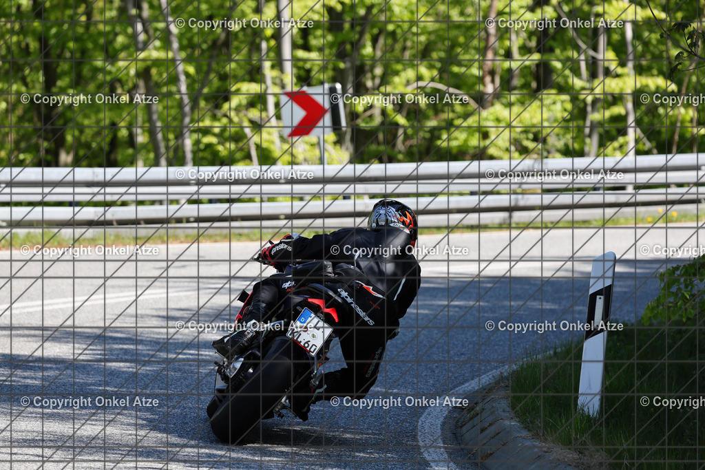 IMG_8512 | Fotograf am Kyffhäuser. Onkel Atze. Kyffhäuser Rennstrecke. Café36. Motorsportfotografie. - Realisiert mit Pictrs.com