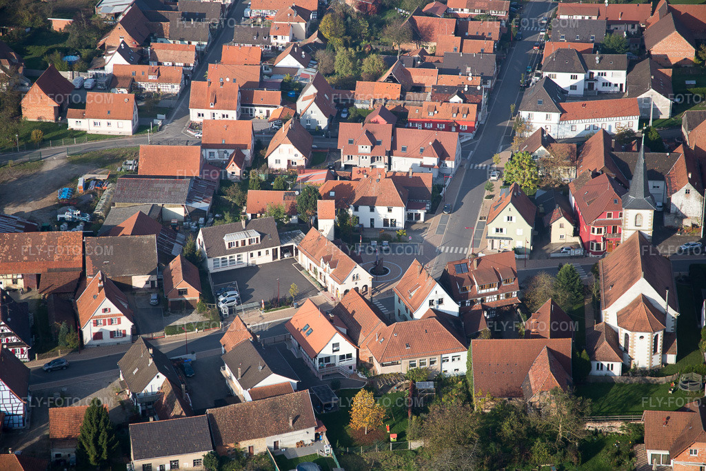 Aerial view: View of the town in Niederrœdern in the state Bas-Rhin, France.Photo: IMG_075673.jpg taken on 11/01/2014 by Werner Riehm/FLY-FOTO.comResolution of the original: 5472 x 3648 px