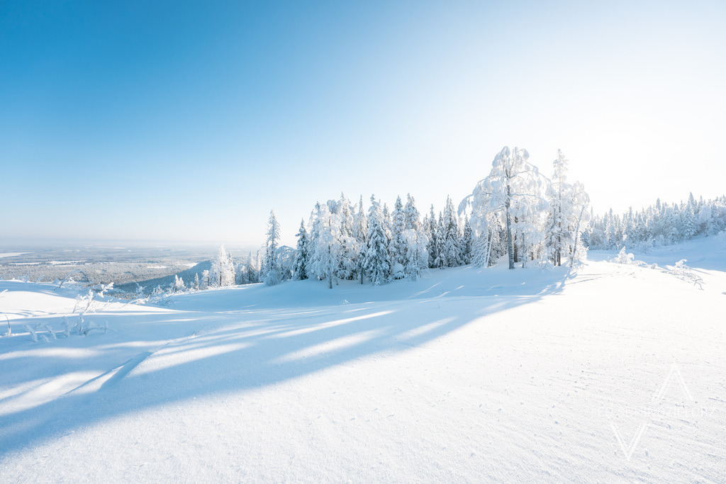 Fotografie_Leo_Schindzielorz_SE_Winter_Elooa_PolarArcticAdventure_20230222_A7400161_org | Atmosphärische Landschaftsbilder & Drohnenaufnahmen aus dem Allgäu, Tirol, Südtirol & der Schweiz – ideal für Leinwanddrucke & zur stilvollen Raumgestaltung. - Realisiert mit Pictrs.com
