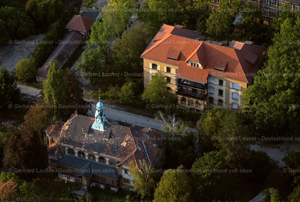 4040905 | LEIPZIG 14.09.2020 Häuser in der Mehrfamilienhaussiedlung " Parkstadt Leipzig " im Ortsteil Meusdorf in Leipzig im Bundesland Sachsen, Deutschland. Weiterführende Informationen bei: Dima Immobilien,  Instone Real Estate Group SE,  Stadt Leipzig,  homuth+partner architekten. // Buildings of the multi-family house settlement " Parkstadt Leipzig " in the district Meusdorf in Leipzig in the state Saxony, Germany. Further information at: Dima Immobilien,  Instone Real Estate Group SE,  Stadt Leipzig,  homuth+partner architekten. Foto: Gerhard Launer