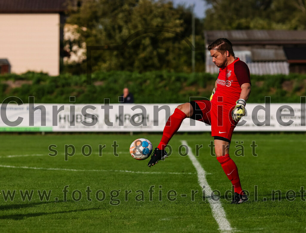 2023-08-08_046_FC_Moosinning_gegen_FC_Langengeisling | Moosinning, Deutschland, 08.08.2023:
Fußball, Bezirksliga Oberbayern Ost 2023 / 2024, 3. Spieltag, FC Moosinning gegen FC Langengeisling, Endergebnis: 0:4

Torwart Christian Brader (FC Langengeisling, #1)

Foto: Christian Riedel / fotografie-riedel.net