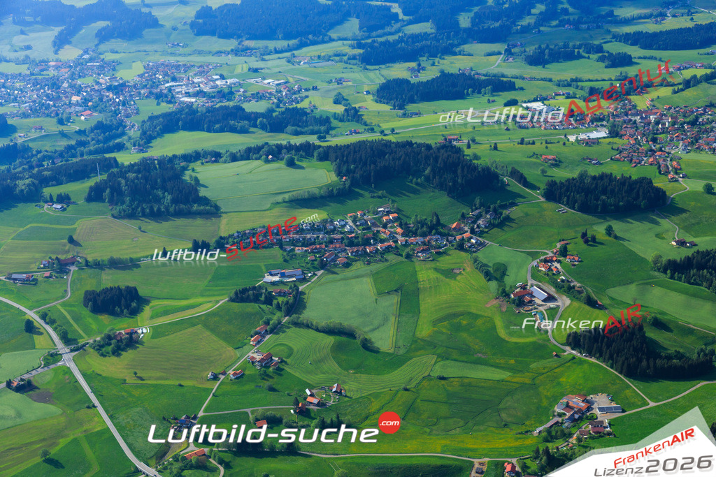 Die Luftaufnahme Oberleute - Weiler Simmerberg wurde vom UL-Flugzeug (keine Drohne) aus fotografiert.Hohe Druck- Auflösung-die Geschenkidee!