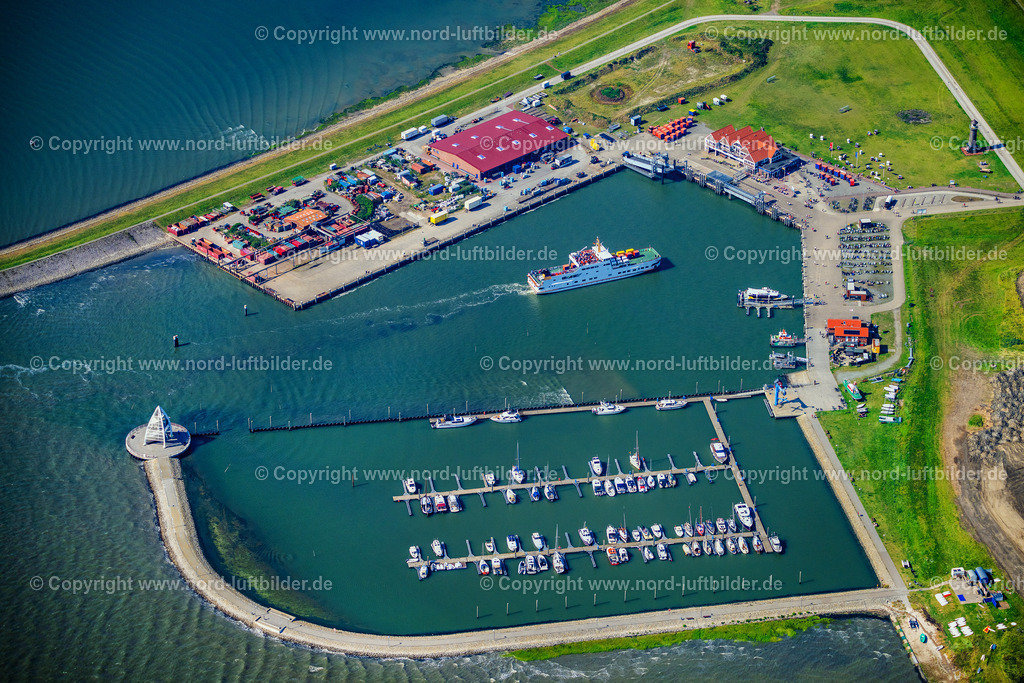 Juist_Hafen_Frisia_Vi_ELS_6003050924 | JUIST 05.09.2024 Hafenanlagen der Nordseeinsel Juist mit der Fähre "Frisia VI" im Bundesland Niedersachsen. Weiterführende Informationen bei: Inselgemeinde und Kurverwaltung Juist. // Port facilities on the North Sea island of Juist with the ferry "Frisia VI" in the state of Lower Saxony. Further information at: Inselgemeinde und Kurverwaltung Juist. Foto: Martin Elsen