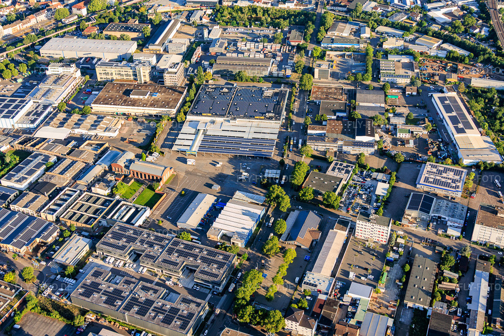 Luftbild: METRO Mannheim und Alte Schildkrötfabrik von Osten im Ortsteil Neckarau in Mannheim im Bundesland Baden-Württemberg in Deutschland. – Foto: IMG_157388.jpg vom 18.06.2026 durch Werner Riehm/FLY-FOTO.de – Auflösung des Originals: 6000 x 4000 px – AlteSchildkrötfabrik – WWW.METRO.DE