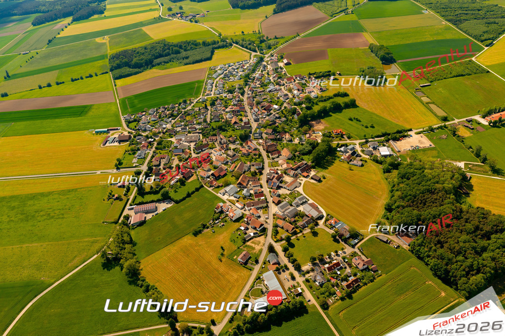 Das Luftbild zeigt : Ebenried Allersberg - Die Luftaufnahme wurde 2024 vom UL-Flugzeug aus erstellt ( keine Drohne ) - Hochauflösende Luftaufnahme - Für grossformatige Ausdrucke geeignet. Die Geschenkidee !Mit Lizenz und Bildrechte bestellbar
