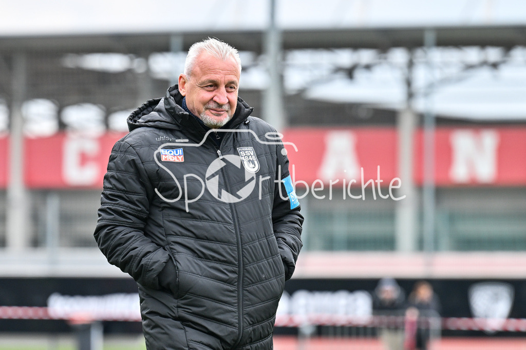 FC Ingolstadt - SSV Ulm 1846 Fussball  | INGOLSTADT, GERMANY - 25. MAERZ: im Bild Pavel DOTCHEV Trainer SSV Ulm / Einzelfoto / Freisteller vor dem Testspiel zwischen dem FC Ingolstadt und dem SSV Ulm 1846 Fussball auf Platz 4 am Audi Sportpark