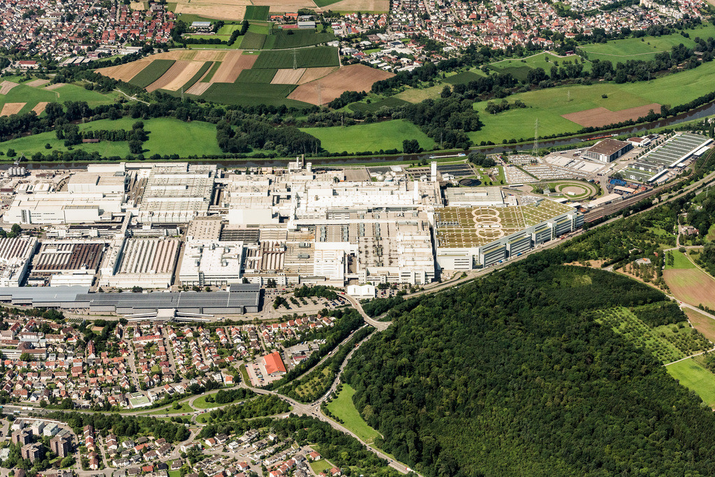dr__0011123.jpg | NECKARSULM 01.08.2017 Firmengelände der Audi AG mit Hallen, Firmengebäuden und Produktionsstätten in Neckarsulm im Bundesland Baden-Württemberg, Deutschland. // Company grounds and facilities of Audi AG in Neckarsulm in the state Baden-Wuerttemberg, Germany. Foto: Daniel Reiter
