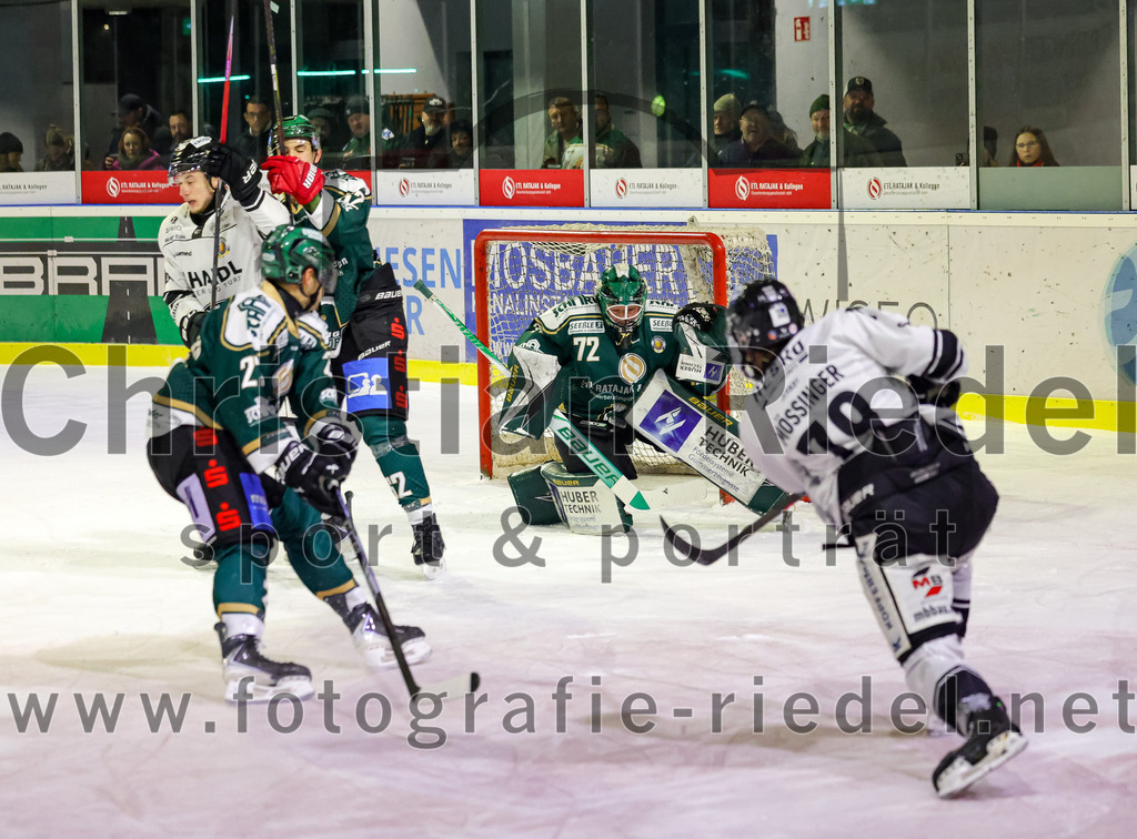 2026-01-30_059_TSV_Erding_gegen_EHF_Passau_Black_Hawks | Erding, Deutschland, 30.01.2026:Eishockey, Oberliga Süd 2025 / 2026, 42. Spieltag, TSV Erding gegen EHF Passau Black Hawks, Endergebnis: 2:6Mark Waldhausen (Erding Gladiators, #27), Torwart David Zabolotny (Erding Gladiators, #72), Leo Mössinger (EHF Passau Black Hawks, #79)Foto: Christian Riedel / fotografie-riedel.net