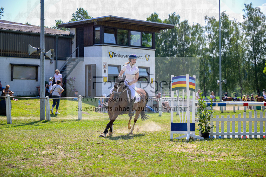 Reitturnier Voxtrup | Entdecke hochwertige Reitturnierfotos von Foto Oger. Professionell, emotional und authentisch – jetzt Lieblingsmomente im Shop bestellen.Deutschlandweite Turnierfotografie. - Realisiert mit Pictrs.com
