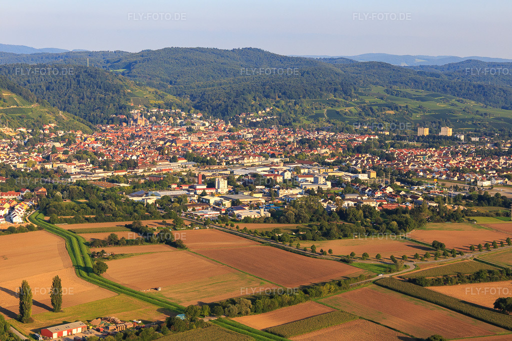 Luftbild: Stadtansicht am Rand des Odenwalds aus Westen in Heppenheim im Bundesland Hessen in Deutschland. Foto: IMG_102998.jpg vom 28.08.2017 durch Werner Riehm/FLY-FOTO.de