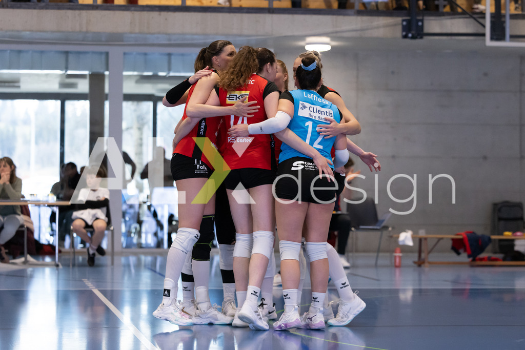 Volleyball I Frauen I Saison 2025-2026 I Volleyball NLA | Women I 1/4 Finals I  BIWI VFM - VC Kanti Schaffhausen I 01.03.2026 | VC Kanti Schaffhausen Spielerinnenkreis - Realisiert mit Pictrs.com