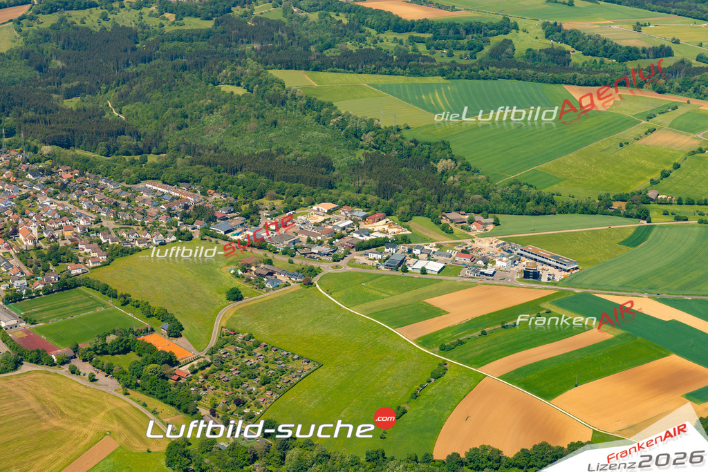 Das Luftbild zeigt : Herlikofen Schwäbisch Gmünd - Die Luftaufnahme wurde 2024 vom UL-Flugzeug aus erstellt ( keine Drohne ) - Hochauflösende Luftaufnahme - Für grossformatige Ausdrucke geeignet. Die Geschenkidee !Mit Lizenz und Bildrechte bestellbar