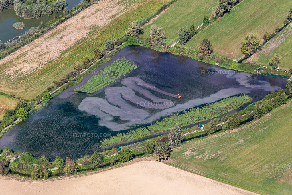 Aerial view: Preparations for rice cultivation near Cremona in Capralba in the state Cremona, Italy. – Photo: IMG_134430.jpg taken on 09/18/2022 by Werner Riehm/FLY-FOTO.com – Resolution of the original: 5205 x 3470 px