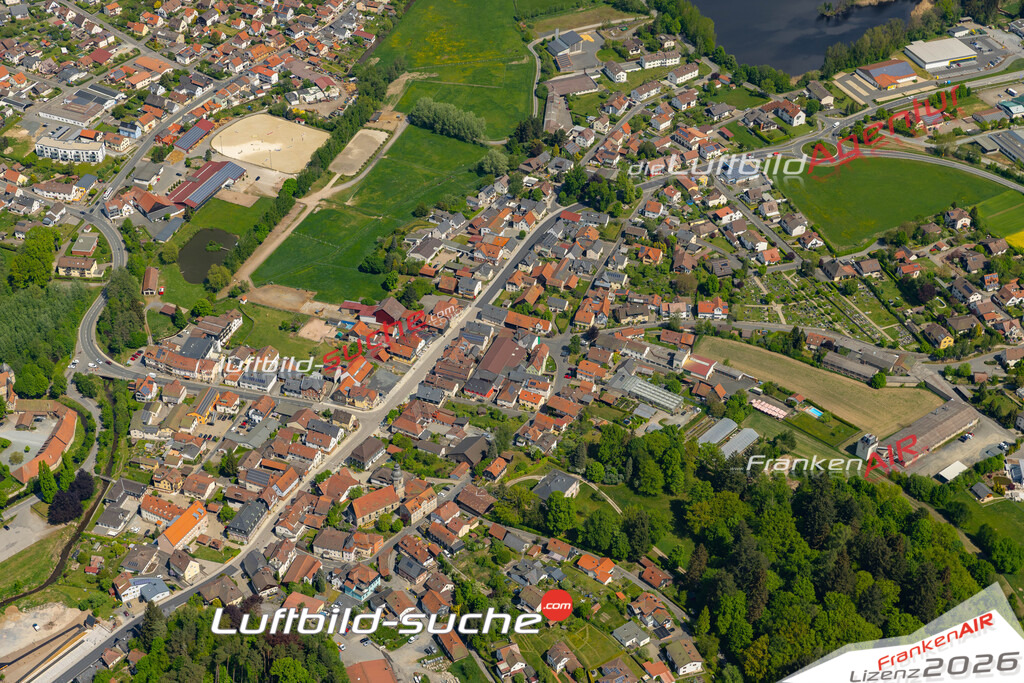 Das Luftbild der Stadt Mitwitz wurde 2022 vom Flugzeug heraus erstellt (keine Drohnen-Aufnahmen) Aufnahmehöhe ca.450 Meter- hohe Bildauflösung und Druck-Qualität. Garantiert!