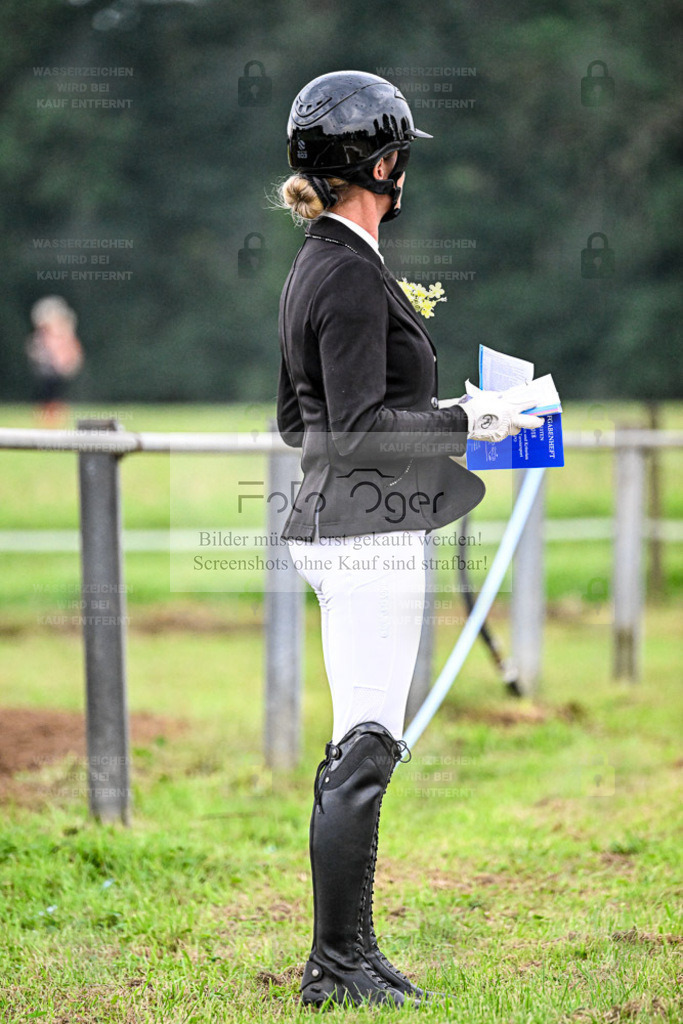 Reitturnier Hasbergen | Entdecke hochwertige Reitturnierfotos von Foto Oger. Professionell, emotional und authentisch – jetzt Lieblingsmomente im Shop bestellen. - Realisiert mit Pictrs.com