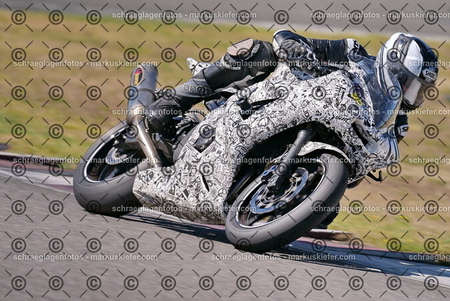 26bt05-0403 | markuskiefer.com - Realisiert mit Pictrs.com