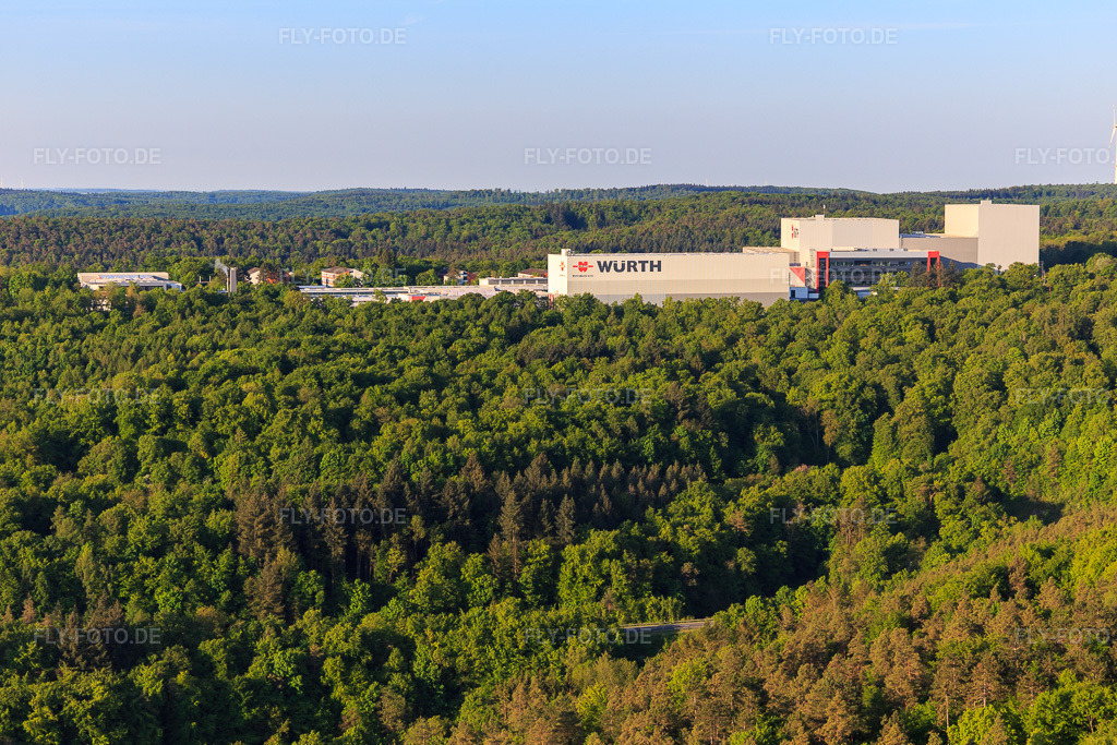 Luftbild: Würth Industrie Service GmbH & Co. KG auf dem Drillberg aus Norden in Bad Mergentheim im Bundesland Baden-Württemberg in Deutschland. Foto: IMG_146333.jpg vom 10.05.2025 durch Werner Riehm/FLY-FOTO.deBeschaffungskonzepte für C-Teile | Würth Industrie Service