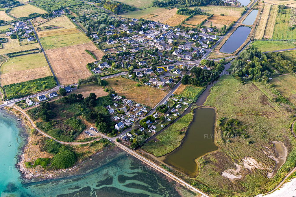 Luftbild: Ortsansicht in Plobannalec-Lesconil im Bundesland Finistère in Frankreich. Foto: IMG_132487.jpg vom 17.06.2022 durch Werner Riehm/FLY-FOTO.de
