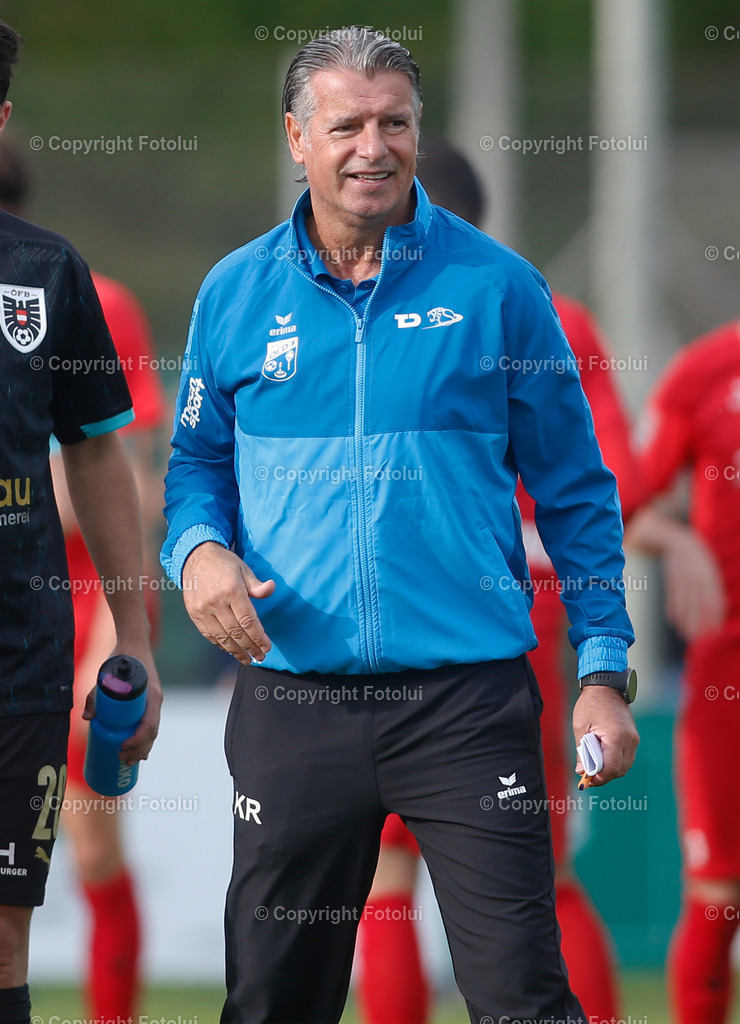 A_LUI_230923_45 | SPORT,FUSSBALL,LT1 OOELIGA ASKOE OEDT-SV ZEBAU BAD ISCHL 29.09.2023 IM BID: TRAINER KURT RUSS  (OEDT)FOTO:FOTOLUI