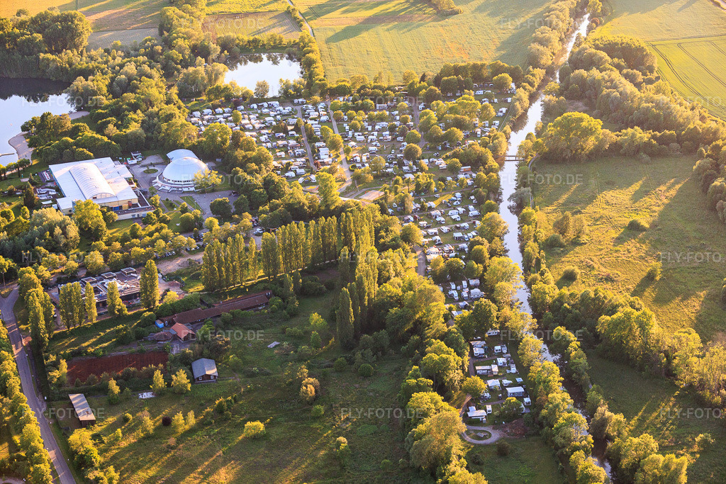 Luftbild: Camping-Resort Rülzheim in Rülzheim im Bundesland Rheinland-Pfalz in Deutschland. – Foto: IMG_156816.jpg vom 22.05.2026 durch Werner Riehm/FLY-FOTO.de – Auflösung des Originals: 5936 x 3958 px – Camping Ruelzheim