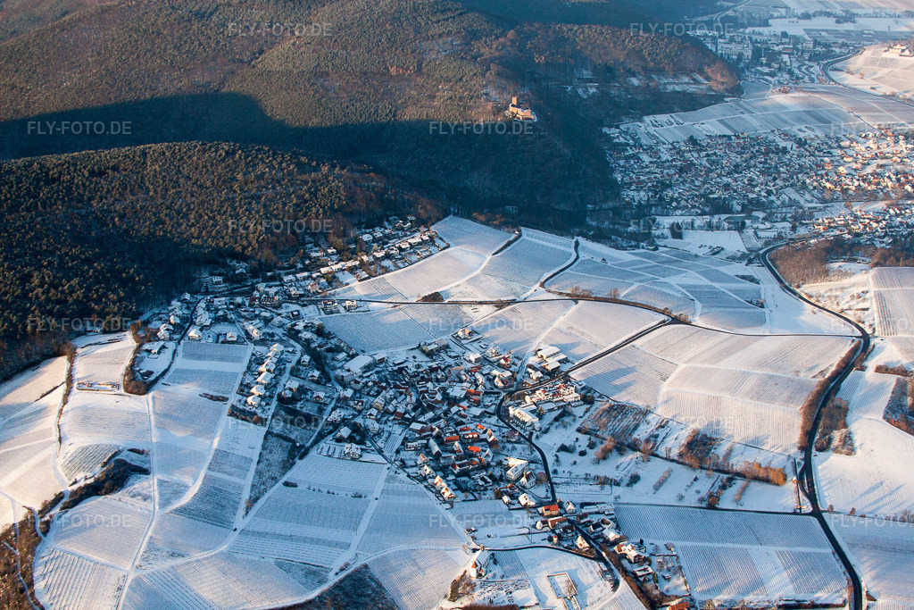 Luftbild: Im Winter im Ortsteil Gleiszellen in Gleiszellen-Gleishorbach im Bundesland Rheinland-Pfalz in Deutschland.Foto: IMG_54685.jpg vom 08.12.2012 durch Werner Riehm/FLY-FOTO.deAuflösung des Originals: 4752 x 3168 px