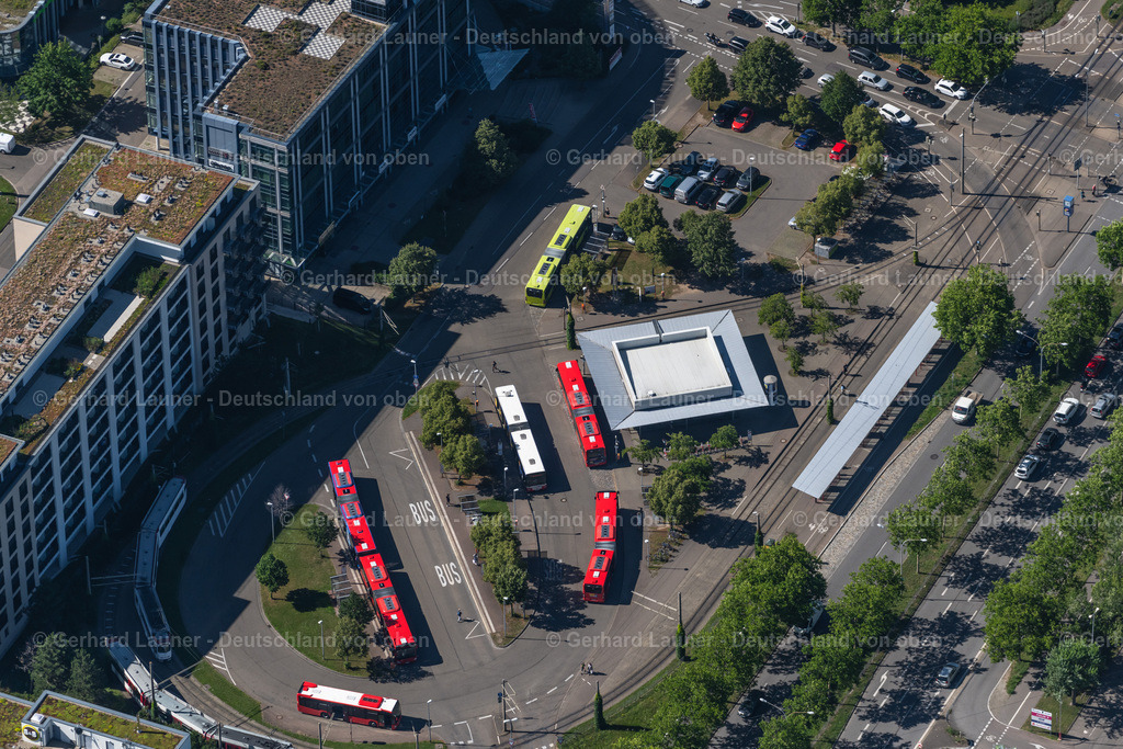 4033765 | FREIBURG IM BREISGAU 30.06.2020 TRAM - Straßenbahn - Bus - Haltestelle im Nahverkehr der Verkehrsbetriebe Freiburger Verkehrs AG (VAG) an der Munzinger Straße im Ortsteil Sankt Georgen in Freiburg im Breisgau im Bundesland Baden-Württemberg, Deutschland. Weiterführende Informationen bei: VAG Verkehrs-Aktiengesellschaft. // Tram - Stop of the public transport company Freiburger Verkehrs AG on street Munzinger Strasse in the district Sankt Georgen in Freiburg im Breisgau in the state Baden-Wuerttemberg, Germany. Further information at: VAG Verkehrs-Aktiengesellschaft. Foto: Gerhard Launer