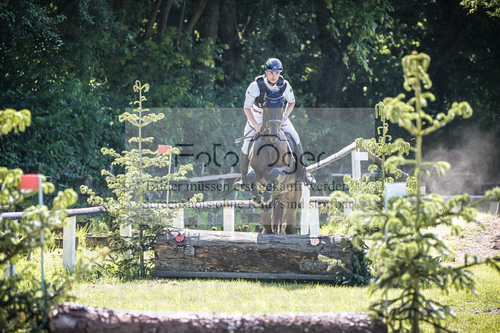 DOS_4768 | Entdecke hochwertige Reitturnierfotos von Foto Oger. Professionell, emotional und authentisch – jetzt Lieblingsmomente im Shop bestellen.Deutschlandweite Turnierfotografie. - Realisiert mit Pictrs.com