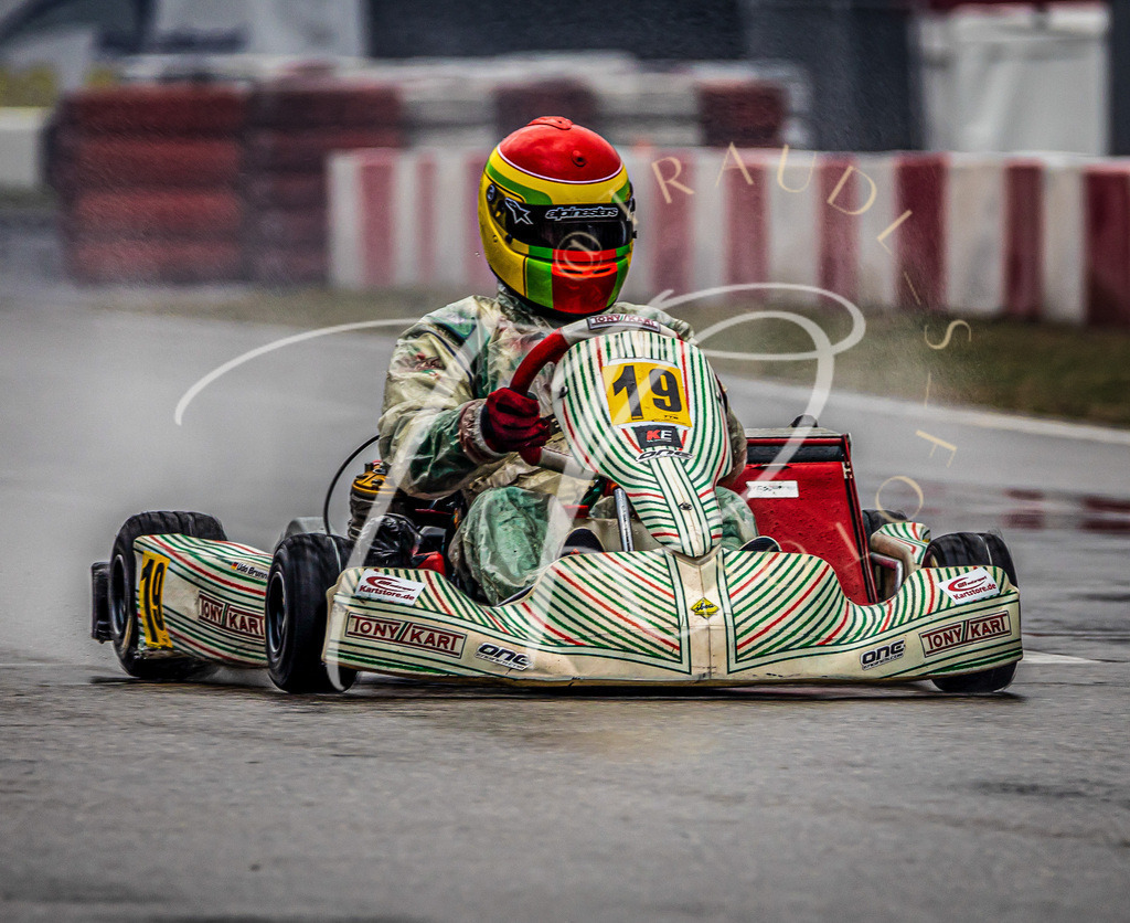 e78f084a2c034bd481266edc4e4c8f1b | traudl_s_fotos