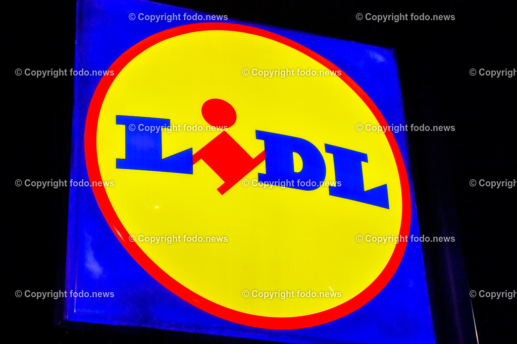 Lidl_ 05.12.2022-3 | 05.12.2022, Linz, AUT, Lidl, Lebensmittel, im Bild Lidl, Lebensmittel, Lebensmittelmarkt, einkaufen, Schild, Leuchtreklame, Werbung, Symbolbild, Feature