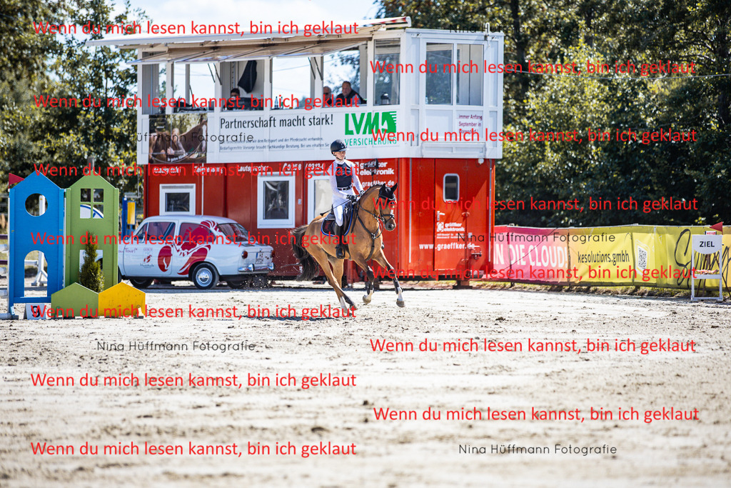 BK1A5427 | Turnierbilder Turnierfotos Nina Hüffmann Turnierfotografie Pferdefotografie Tierzeichnung Haustierzeichnung Pferdezeichnung Hundezeichnung Videograf  - Realisiert mit Pictrs.com