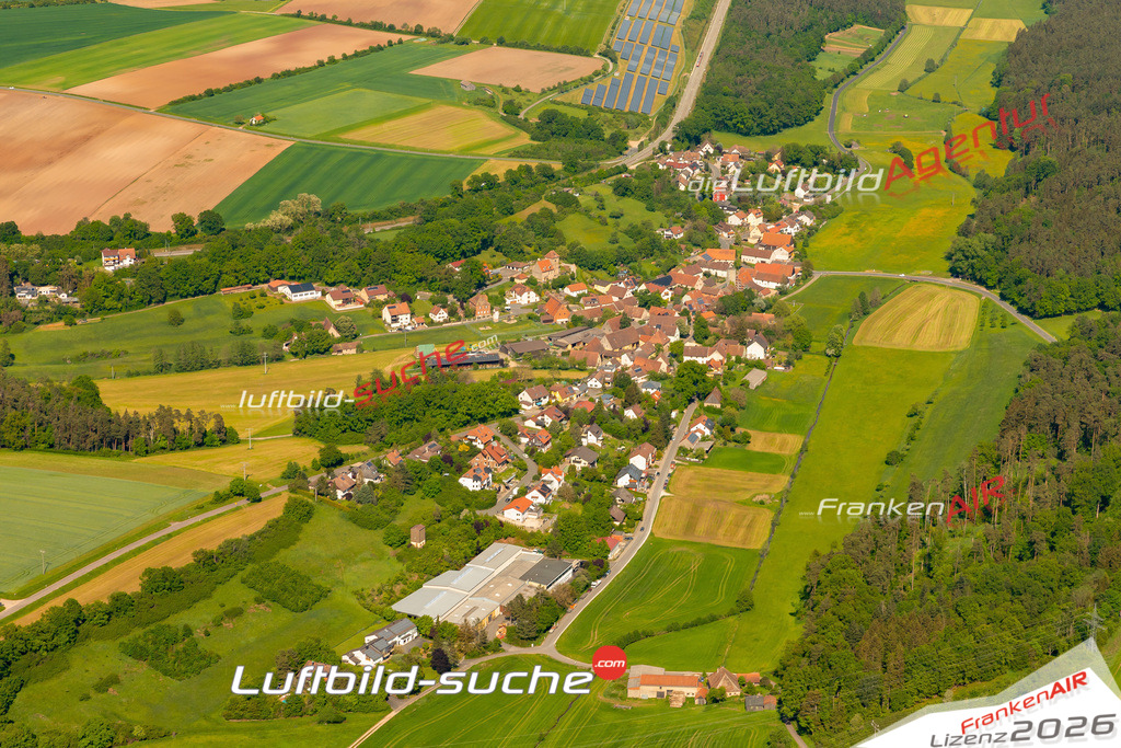 Das Luftbild zeigt : Kirchfembach Langenzenn - Die Luftaufnahme wurde 2024 vom UL-Flugzeug aus erstellt ( keine Drohne ) - Hochauflösende Luftaufnahme - Für grossformatige Ausdrucke geeignet. Die Geschenkidee !Mit Lizenz und Bildrechte bestellbar