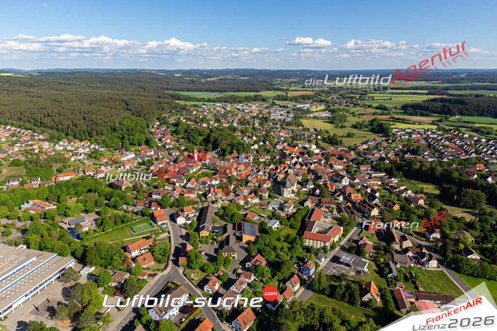 Das Luftbild der Stadt Hollfeld wurde 2020 vom Flugzeug heraus erstellt (keine Drohne) Aufnahmehöhe ca.400 Meter- hohe Auflösung und Qualität garantiert!